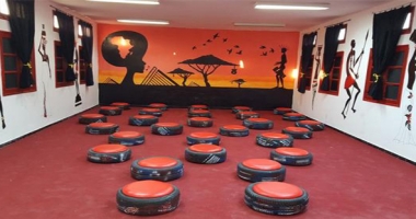 « Fani Raghman Ani » inaugure la salle de cinéma et théâtre au collège Ibn Rachik à Dowar Hicher