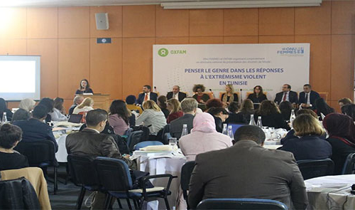 أي دور للمرأة في مواجهة التطرف العنيف ؟