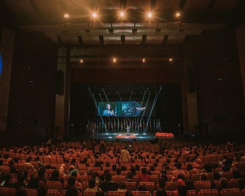 كلنا نتحدث عن الشباب لكن لا يوجد من يتحدث مع الشباب